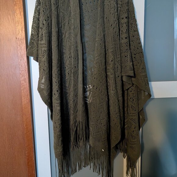 Shaw - Picture 1 of 2